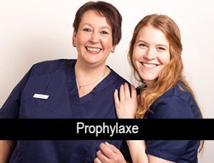 Prophylaxe Team in Berufsbekleidung